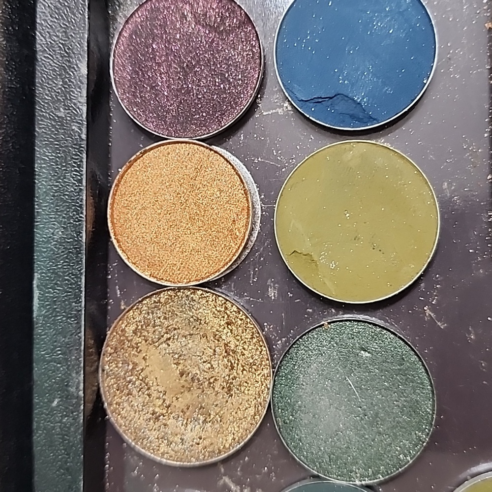 MAC Cosmetics 12pc Multi-Color Eyeshadows - Picture 4 of 6